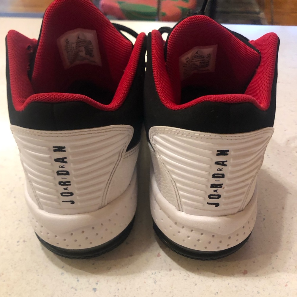 Jordan Max Aura 2.  Black and White.  Size 5Y